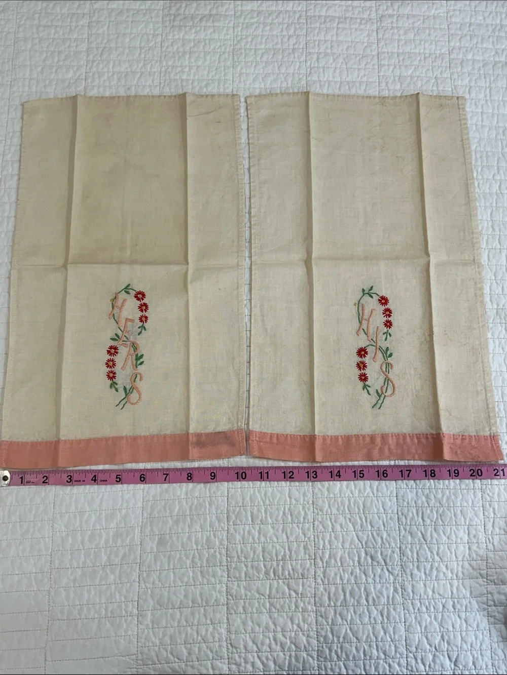 Rare 1940s Hand Embroidered “HERS” Linen Guest Towels Vanity Set Fingertip